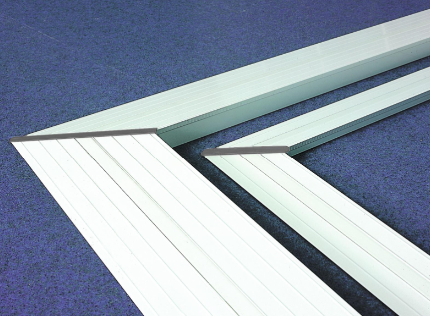 AKW 40mm corner ramp for Braddan trays (suitable for 900x900mm)