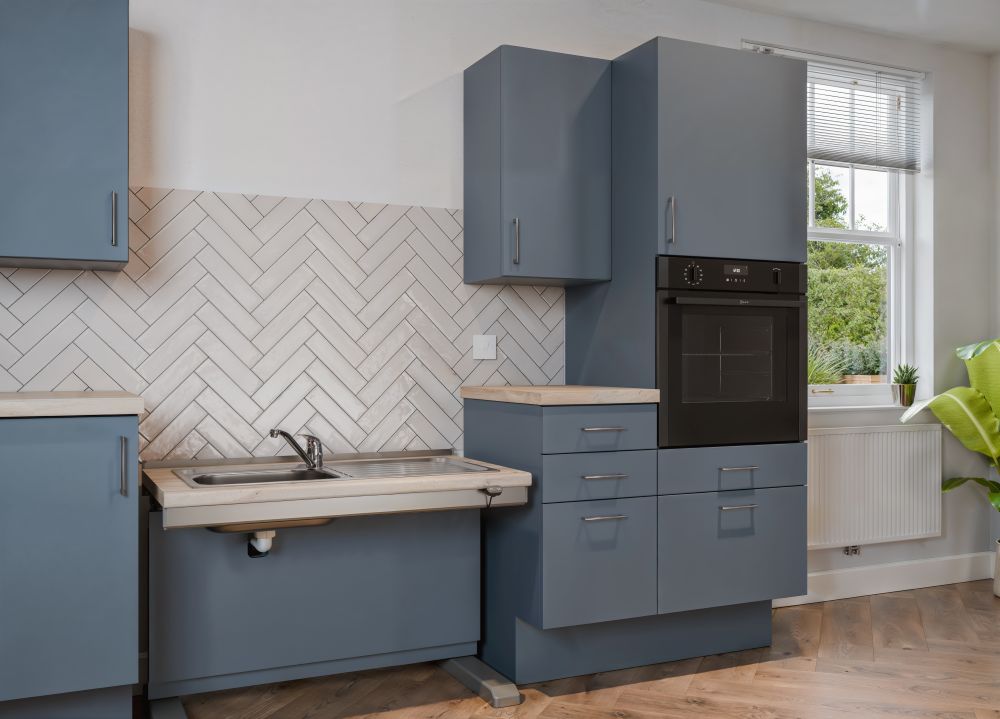 AKW ActivMotion Rise and Fall Table Modesty Panel 2550-3000mm
